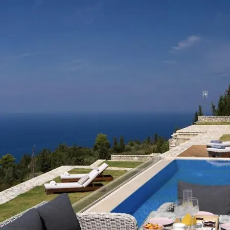 Pantheon Vila Áyios Nikítas